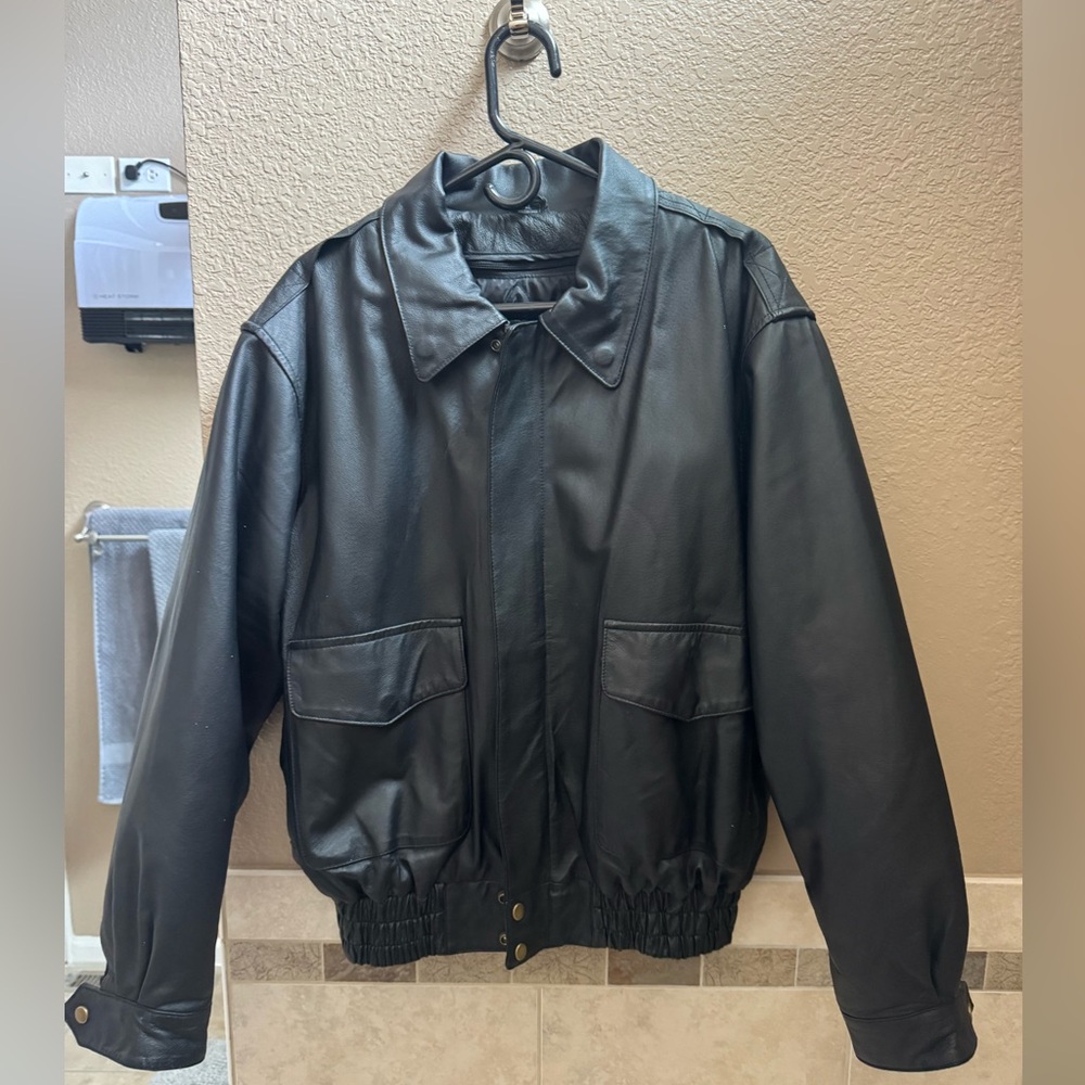 Men’s leather motorcycle jacket - LIKE NEW!!